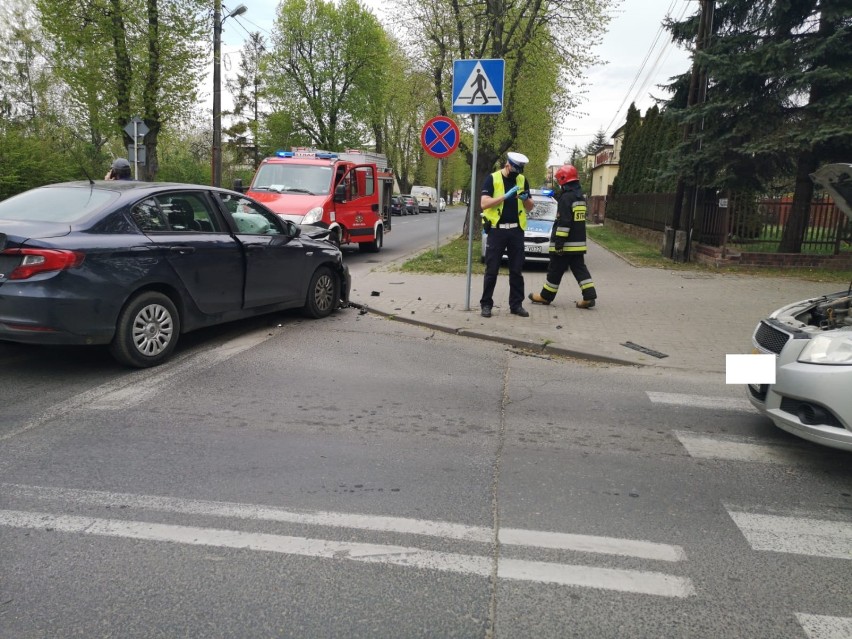 Wypadek na skrzyżowaniu ulic Zielonej i Szkolnej w Zduńskiej Woli [zdjęcia]