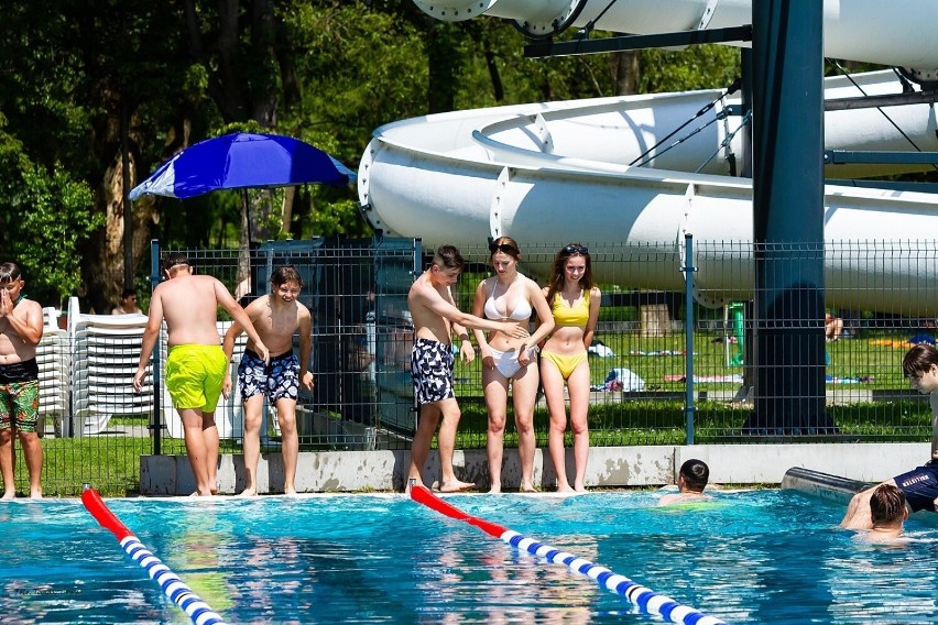 W czwartek rozpoczął się sezon letni na sanockich basenach [ZDJĘCIA]