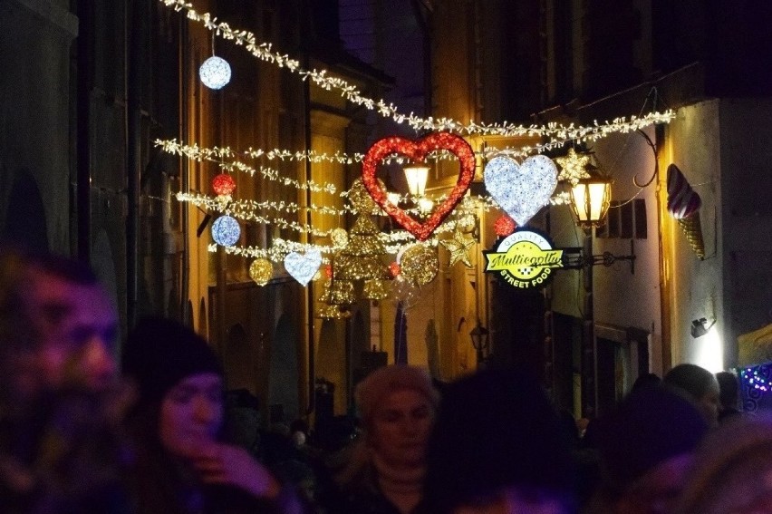 Bielsko-Biała świeci się najpiękniej! Miasto zdobyło tytuł „Świetlnej stolicy Polski” [ZDJĘCIA]