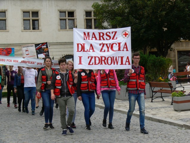 W południe wokół sandomierskiego Ratusza przeszedł Marsz dla Życia i Zdrowia.