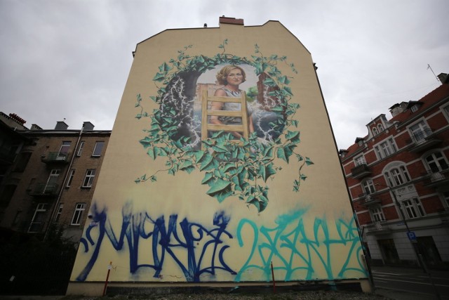 Mural poświęcony Krystynie Bochenek w Katowicach został zniszczony. Zobacz kolejne zdjęcia >>>