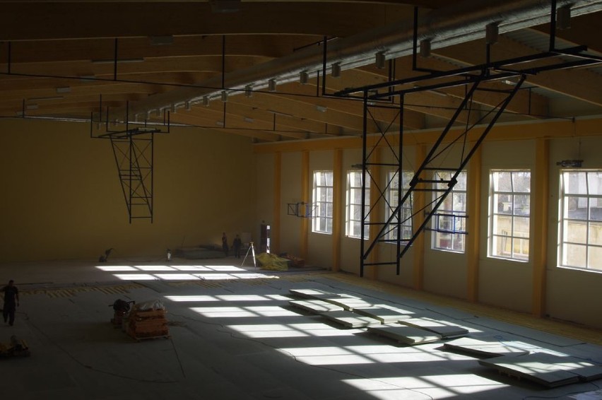 Zakończyła się budowa hali sportowej w Karczmiskach