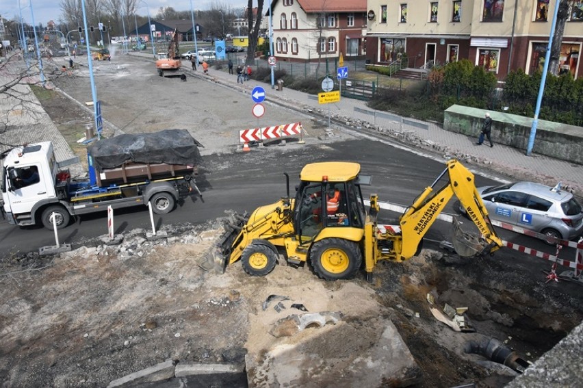 Remont ulicy Leszczyńskiej w Legnicy, będą lać asfalt [ZDJĘCIA] 