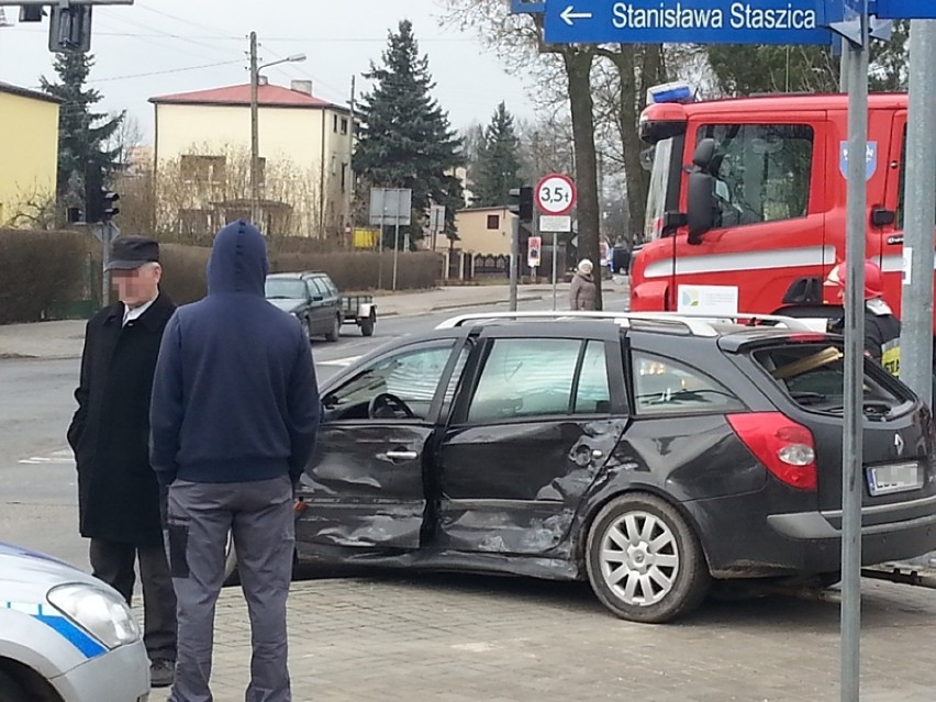 Bełchatów: kolizja na skrzyżowaniu Czyżewskiego i Staszica