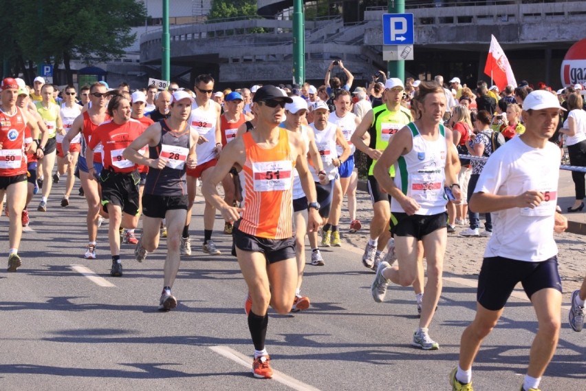 Maratończycy biegną dziś przez Katowice, Siemianowice...