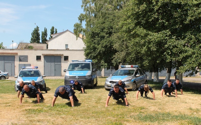 Pyrzyccy policjanci wzięli udział w charytatywnej akcji. Pompki dla Kajtka! 