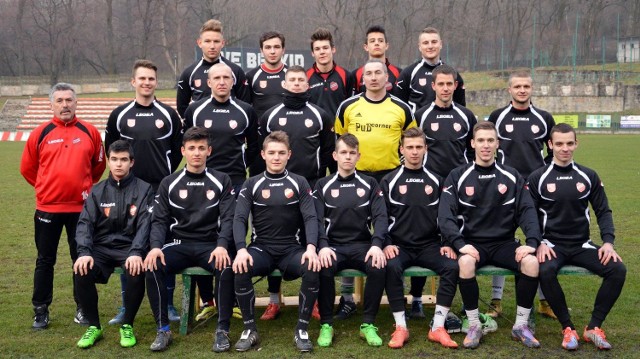 Kadra Beskidu Andrychów na wiosnę, 2016 - III liga małopolsko-świętokrzyska.

Górny rząd, od lewej: Przemysław Senderski, Artur Michulec, Szymon Fraś, Borys Pawełczyk, Mateusz Poznański.

Środkowy rząd, od lewej: Edward Wandzel (trener), Dominik Kaczorowski, Łukasz Dębski, Robert Widawski, Marek Kudłacik (II trener), Maciej Sternal, Michał Tylek.

Dolny rząd, od lewej: Dawid Targosz, Patryk Marczyński, Jakub Zaremba, Sebastian Marczak, Dawid Gala, Szymon Wandzel, Adrian Młynarczyk.

Nieobecni na zdjęciu: Michał Adamus, Adrian Pietras, Michał Śliwa, Dominik Zawiła.