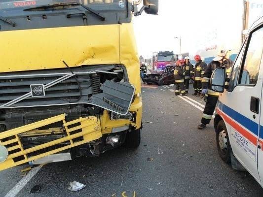 Śmiertelny wypadek w Tęgoborzu: kierowca volvo zatrzymany [ZDJĘCIA]