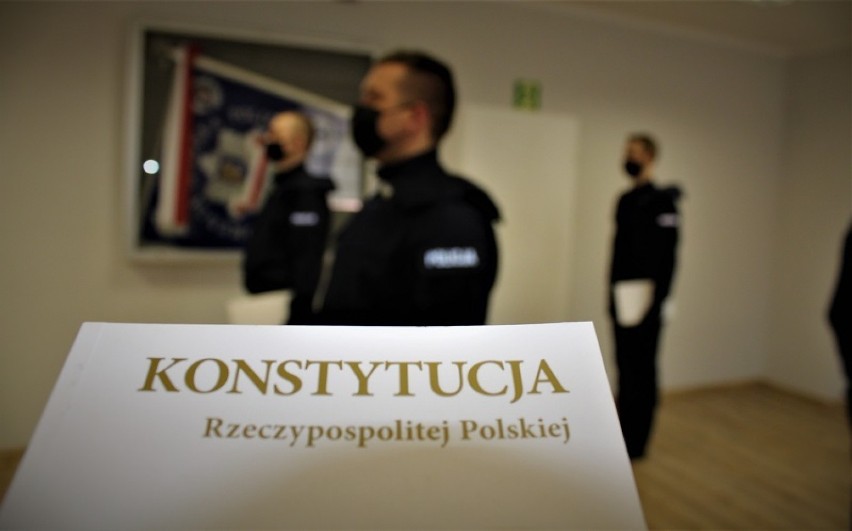 Policja w Legnicy ma czterech nowych policjantów. Czekają ich jeszcze szkolenia oraz praktyki [ZDJĘCIA]