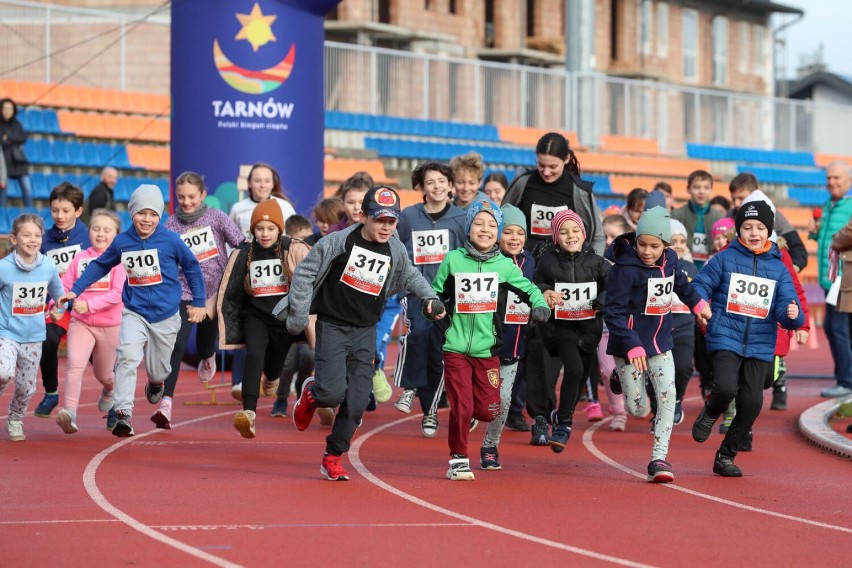 W zawodach wzięło udział blisko 300 biegaczy w różnym wieku