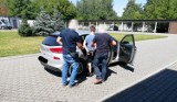 Radomsko: Siekierą zniszczył hulajnogę, bo chciał się "wyładować". 18-latek w rękach policji