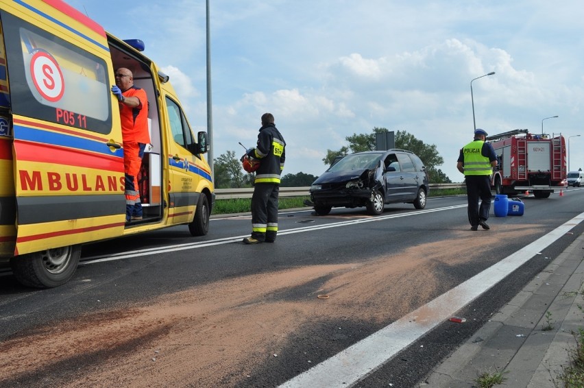 Tuż przed skrzyżowaniem obwodnicy ze zjazdami na Śrem i...