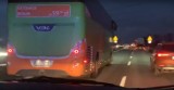 Karetka na sygnale, a autobus blokuje lewy pas! Zobaczcie nagranie z autostrady A4 [FILM]