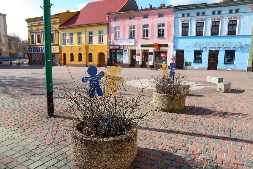 Lubliniec zapalił się na niebiesko. Akcja społeczna na temat...