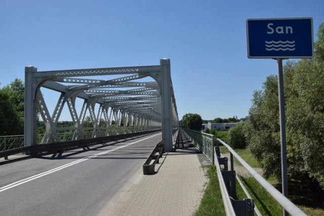 Most na Sanie prowadzący do Jarosławia