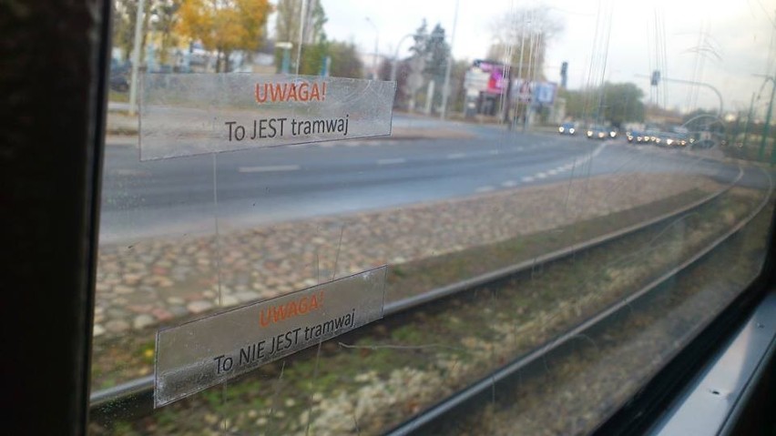 Szalone naklejki w poznańskich tramwajach MPK