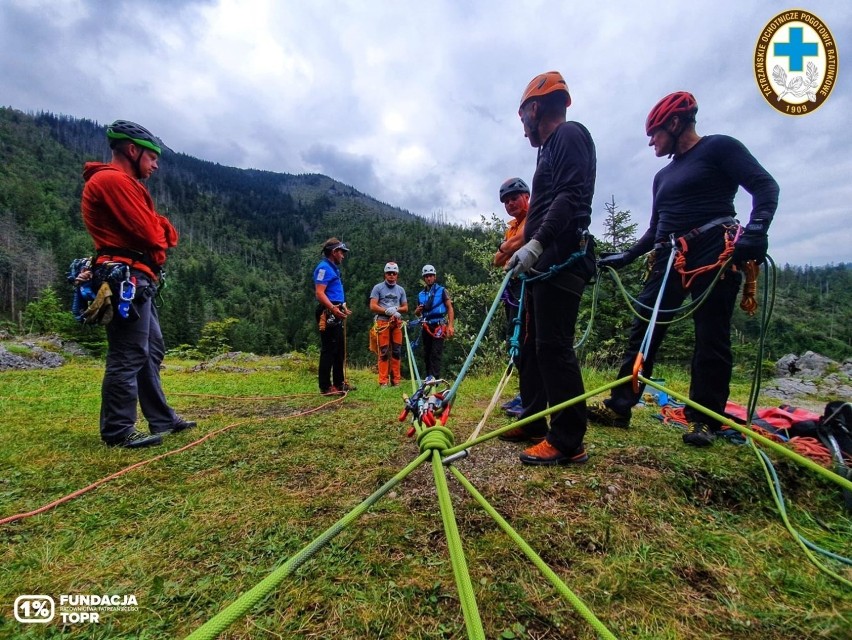 Tatry. Tak ćwiczą się kandydaci na ratowników TOPR. Nie mają łatwego zadania [ZDJĘCIA]