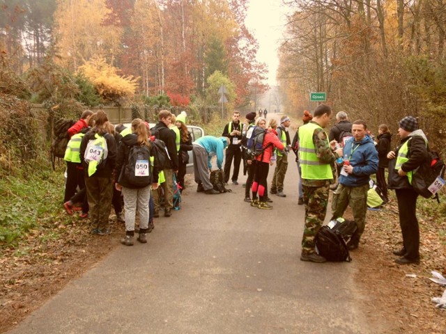 Trwa Pieszy Maraton Niepodległości Radomsko 2015