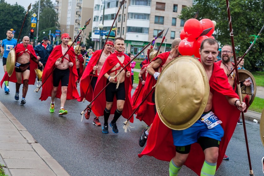 Maraton to nie tylko rywalizacja. Zobacz najśmieszniejsze...