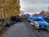 Wypadek w Pstrokoniach. Samochód dachował, w akcji śmigłowiec LPR