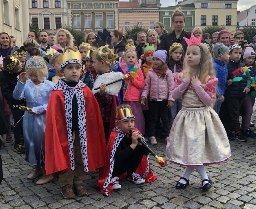 Dzieci nie tylko powitały króla Stanisława Leszczyńskiego z...