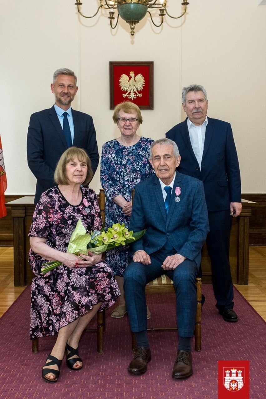 Medale za Długoletnie Pożycie Małżeńskie. Odznaczono 18 par