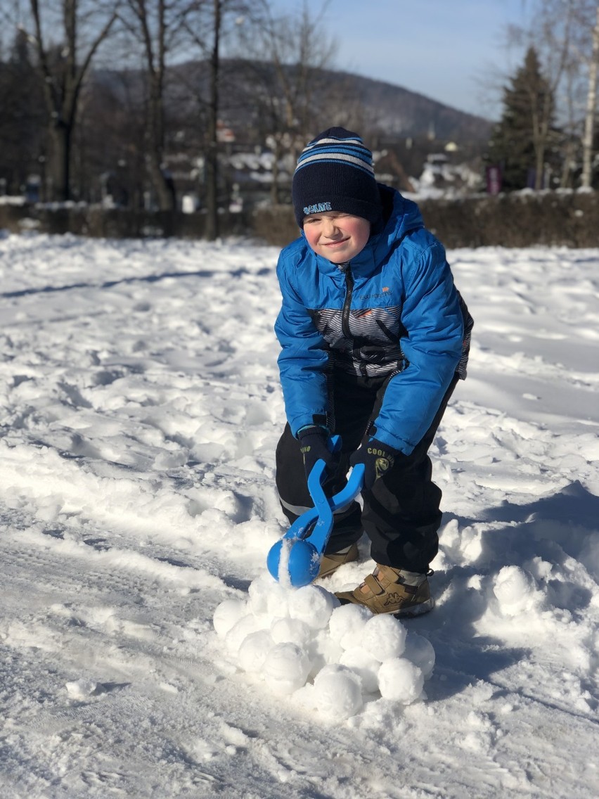 Urządzenie do robienia śnieżek jest hitem w Karpaczu