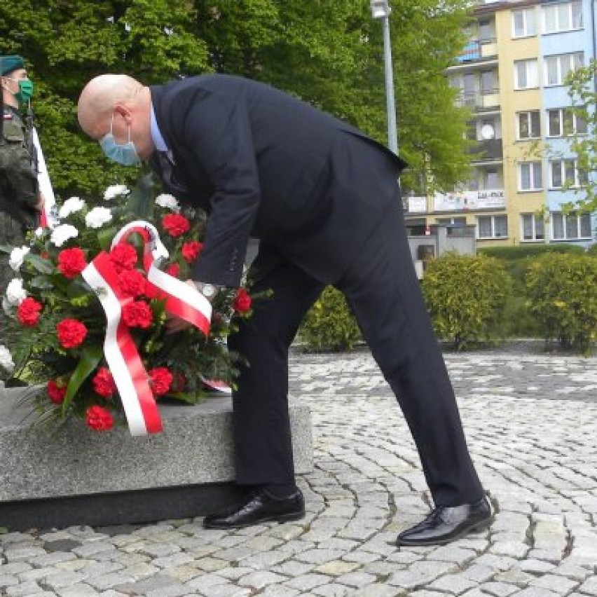 8 maja - przedstawiciele samorządów z pow. brodnickiego złożyli hołd bohaterom - obrońcom Ojczyzny [zdjęcia]