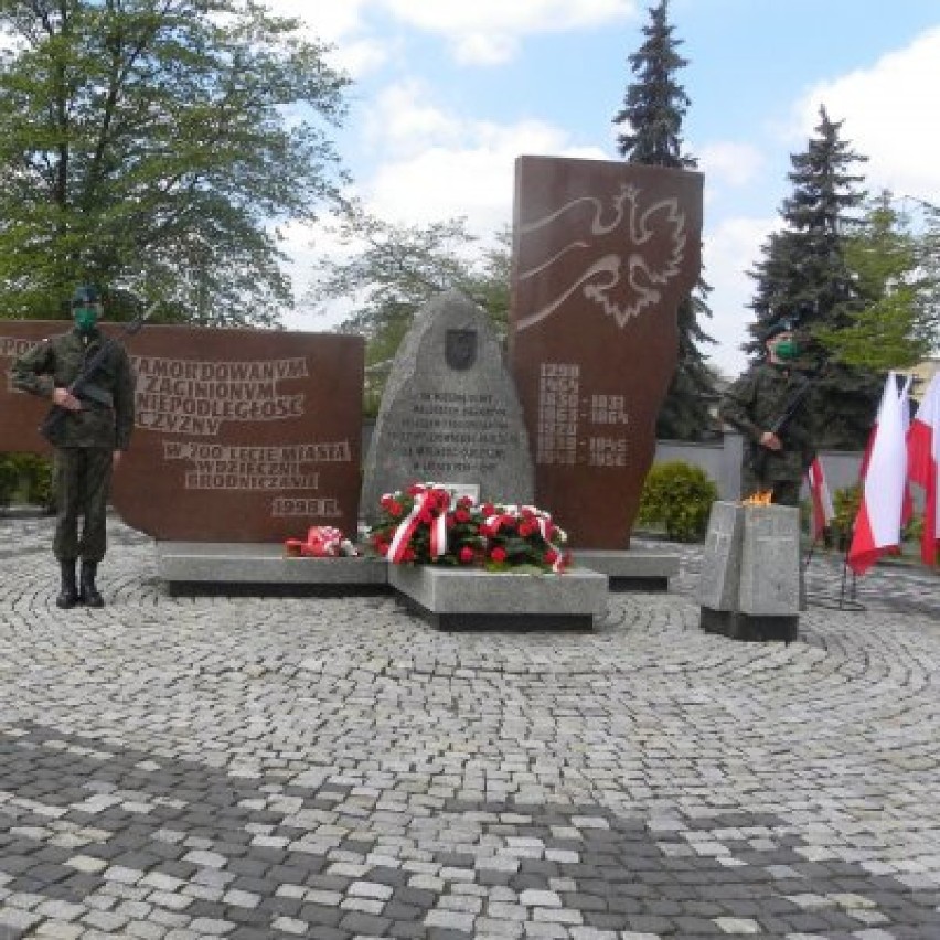 8 maja - przedstawiciele samorządów z pow. brodnickiego złożyli hołd bohaterom - obrońcom Ojczyzny [zdjęcia]