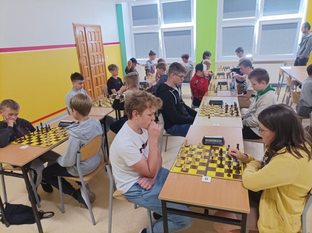 Turniej Szachowy odbył się z okazji Dnia Dziecka. Uczestnicy spotkali się w Szkole Podstawowej nr 6 w Kościerzynie