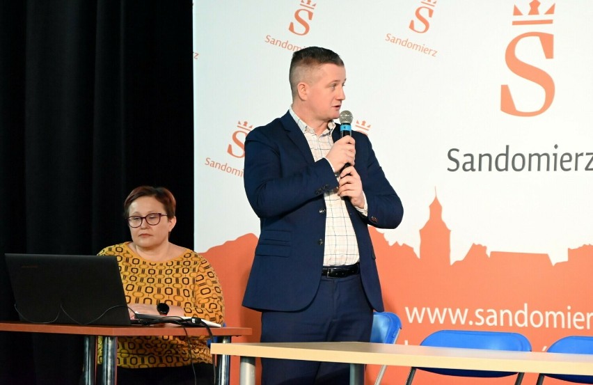 W Sandomierzu podpisano umowy na dofinansowanie dla organizacji pozarządowych. Kto otrzymał wsparcie od miasta? 