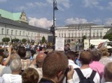 Krzyż zostaje pod Pałacem Prezydenckim w Warszawie