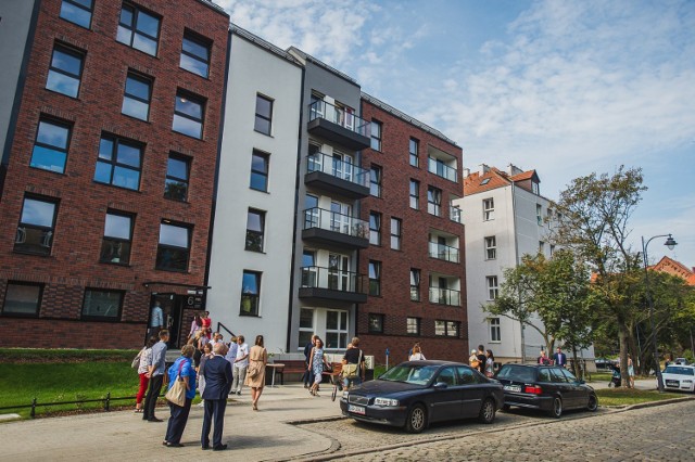 Wśród nowych lokatorów budynku przy Kieturakisa 6 są też trzy rodziny, którym mieszkania zostały przyznane w ramach programu Gdańskie Mieszkania dla Powracających z zagranicy. W Gdańsku zamieszkają rodziny z dziećmi, które przez ostatnie lata mieszkały w Wielkiej Brytanii, Stanach Zjednoczonych i Niemczech