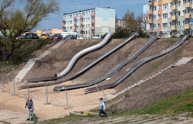 Kompleks czterech stalowych zjeżdżalni zbudowano na Osadzie Grud w Grudziądzu