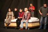 Sosnowiec: akcja "Snu nocy letniej" w Teatrze Zagłębia przeniesiona do... domu starców [ZDJĘCIA]