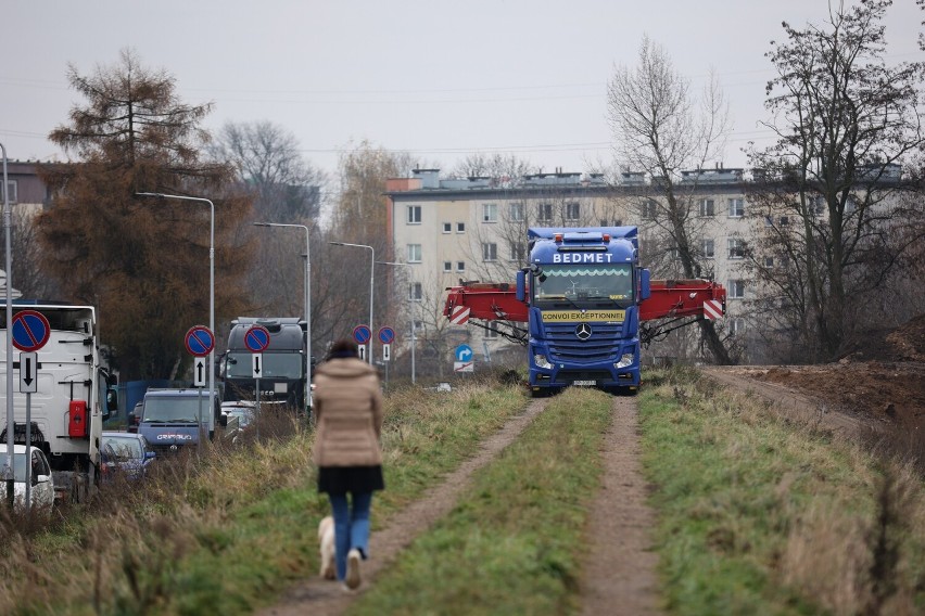 Transport przeciwpowodziowych wrót w Krakowie