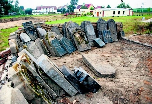 Ocalałe poniemieckie nagrobki posłużą do budowy lapidarium