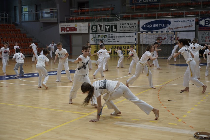 Sztuka walki i muzyka. Za nami 1. Otwarte Międzynarodowe Zawody Capoeira w Kwidzynie [ZDJĘCIA]