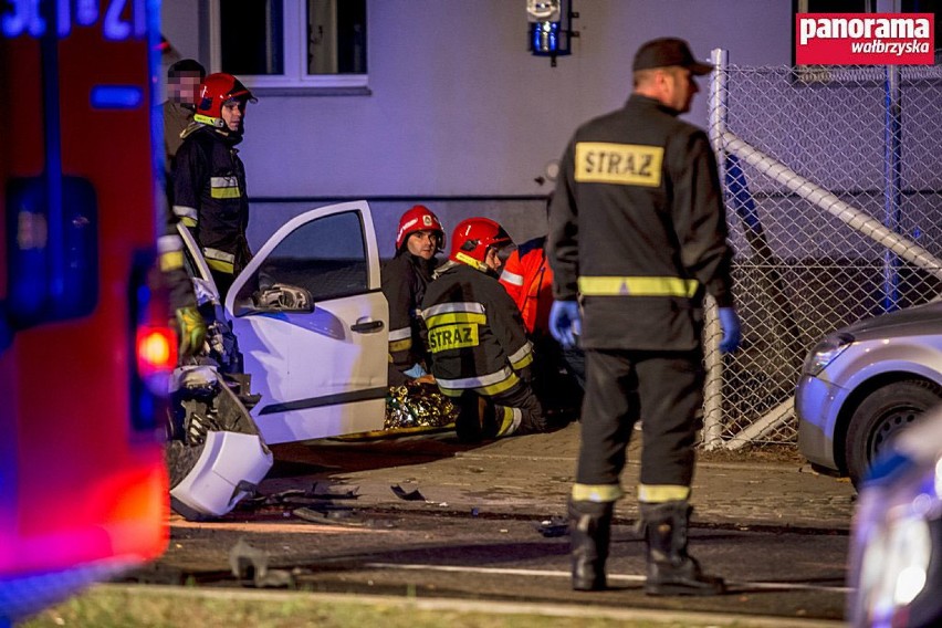 Wypadek na ulicy Noworudzkiej w Wałbrzychu. Trzy osoby ranne [ZDJĘCIA]