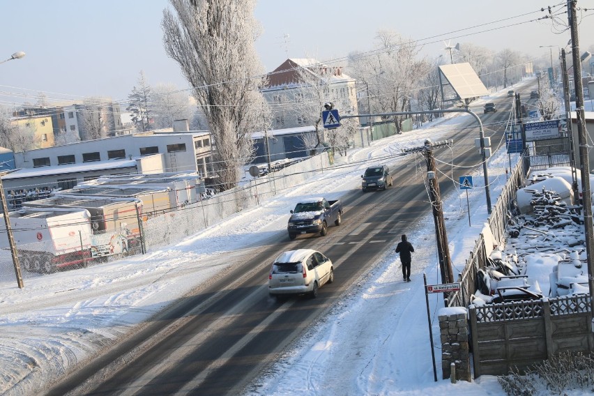 Mroźna zima w Wieluniu. Warunki drogowe w poniedziałek 18 stycznia ZDJĘCIA