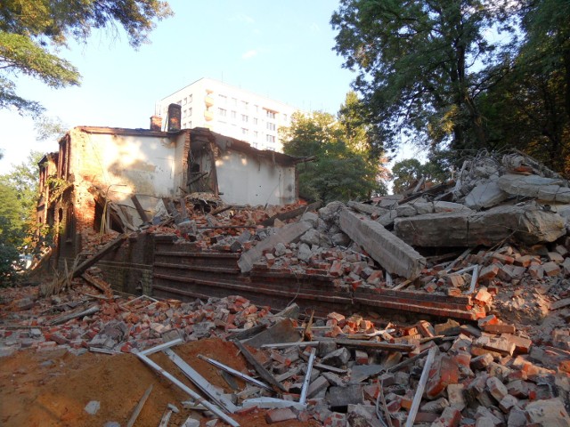 Rozbiórka zawalonej w kwietniu 2013 kamienicy przy ul.Chorzowskiej