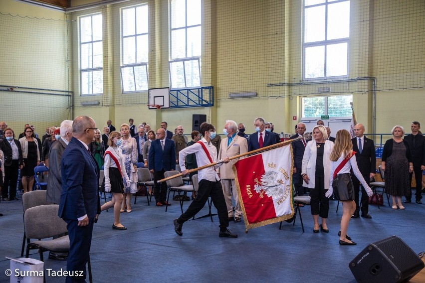 Uczniowie stargardzkich podstawówek i szkół ponadpodstawowych rozpoczęli nowy rok szkolny 2021/2022. Inauguracja odbyła się w SP 3