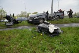 Wypadek na Krzywoustego. Rozbiła mercedesa na słupie (ZDJĘCIA)