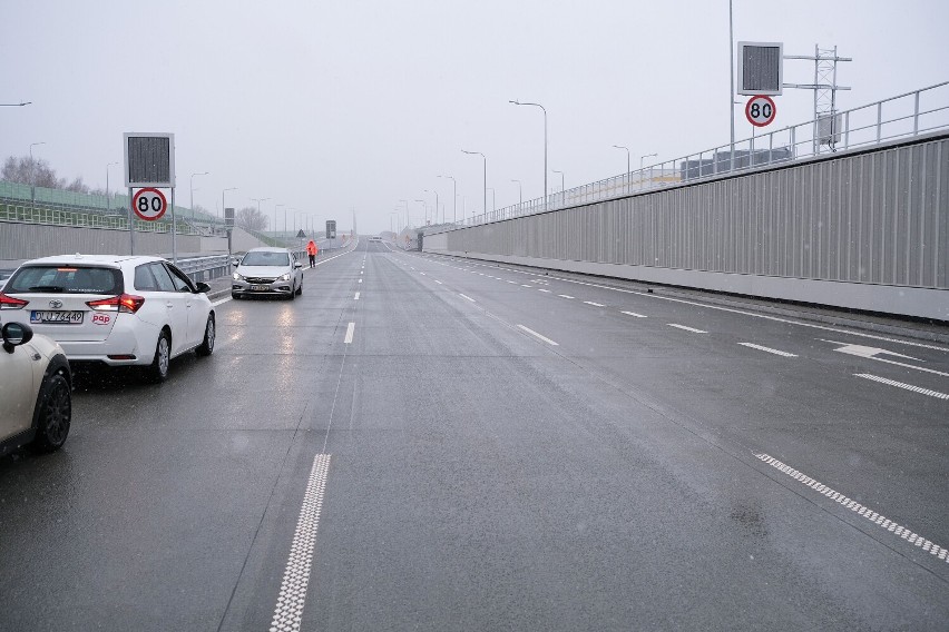 Tunel POW otwarty. Najdłuższy tunel drogowy w Polsce udostępniono kierowcom