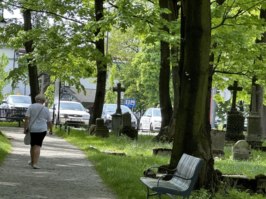 Odrestaurowany najstarszy istniejący cmentarz przy ul. ks....