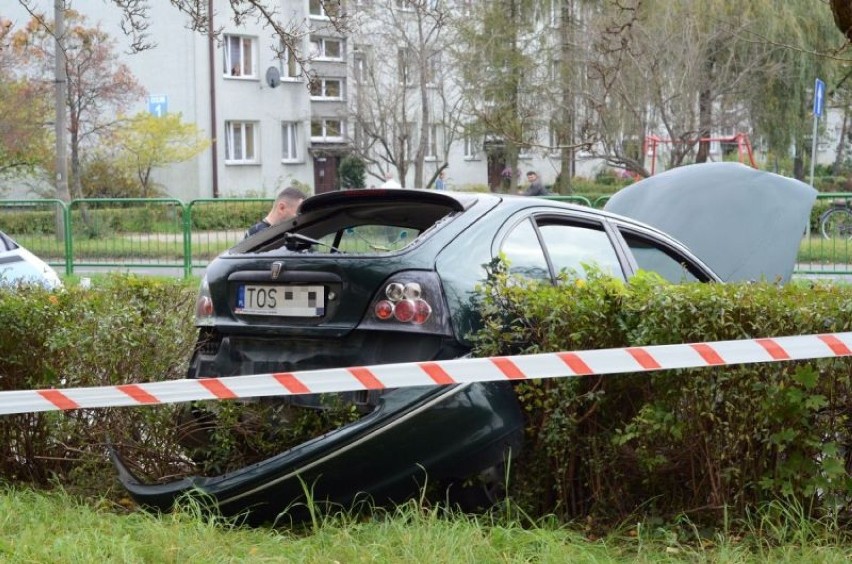 Wypadek w Ostrowcu. Kierujący zbiegł