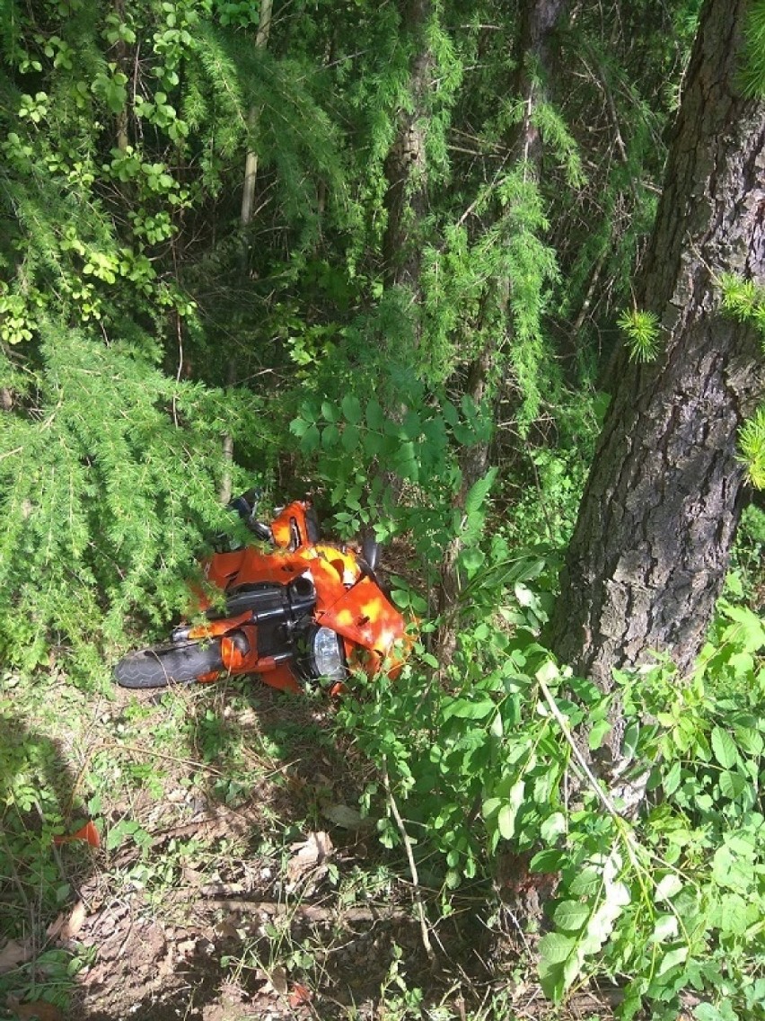 Dwa wypadki z udziałem motocyklistów: w Porąbce Uszewskiej i Jadownikach - obaj kierowcy wypadli z drogi na zakręcie