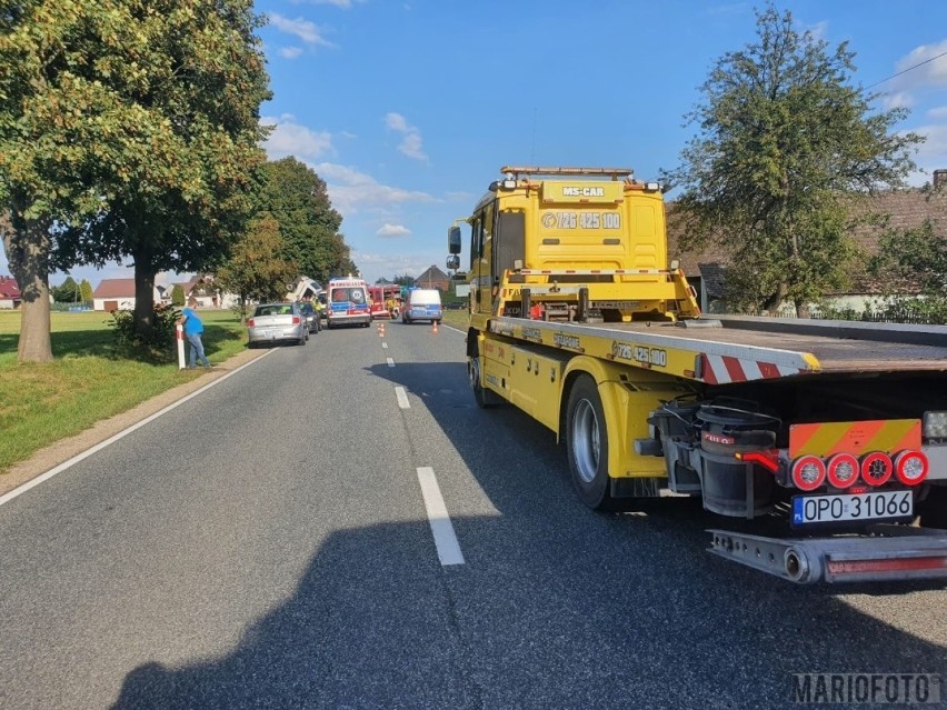 Wypadek w Bierdzanach. Bus wypadł z trasy i wylądował w rowie kołami do góry