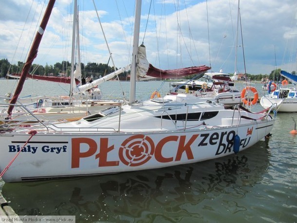 Żaglówki promujące Płock hasłem "Zero dryfu" pływały po mazurskich jeziorach