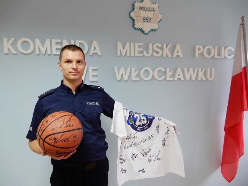 Karol Jastrzębski, policjant KMP we Włocławku i drużyna...